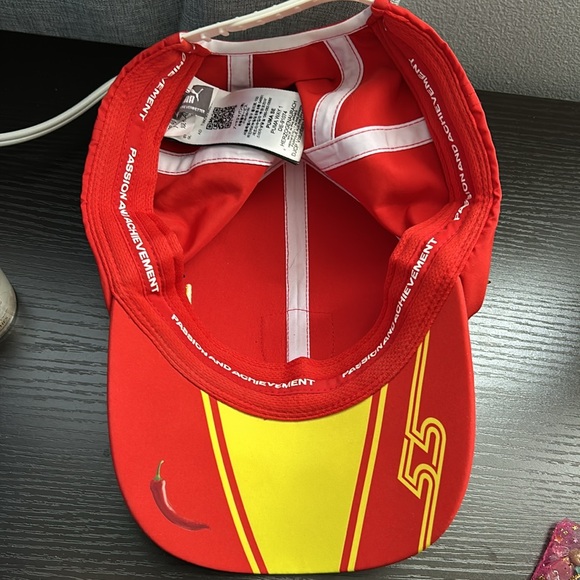 Authentic F1 Ferrari Carlos Sainz Hat - Picture 2 of 3